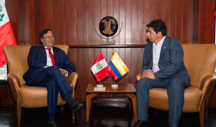 Como una “derrota”, califica Gustavo Petro destitución de Pedro Castillo en Perú 
