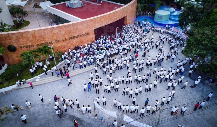 Taxistas protestan contra Uber en Quintana Roo
