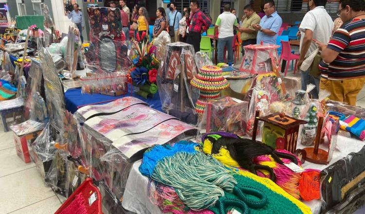 Reos expositores, venden sus creaciones en plazas de Villahermosa