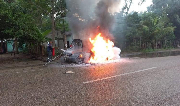 Se incendia coche en El Bellote, Paraíso