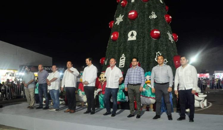 Con el encendido del árbol, CCET inaugura Feria Navideña en el Parque Tabasco