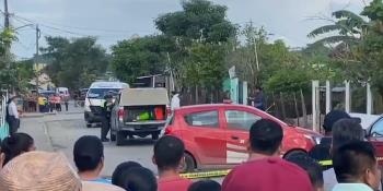 Combi cae en alcantarilla en Buenavista; muere policía y hay 3 heridos