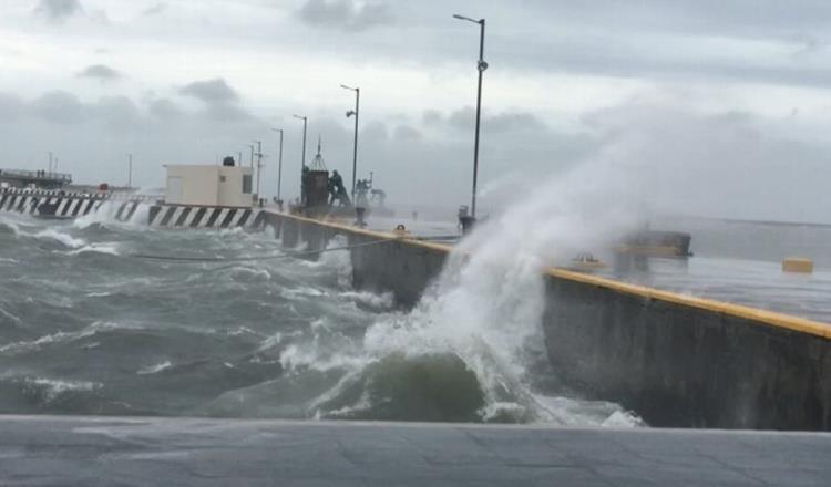 Ante pronóstico de lluvias cierran Puerto de Dos Bocas a la navegación