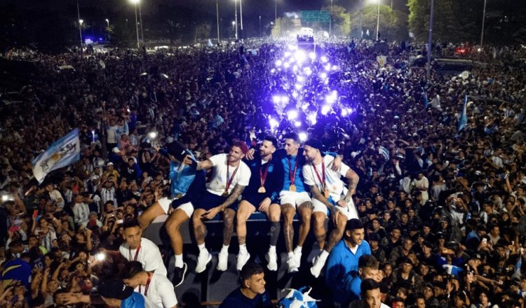 Ministro de Economía de Francia pide a FIFA investigar insultos de jugadores argentinos en festejo del Mundial