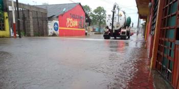 Reportan viviendas anegadas en Jalpa de Méndez tras lluvias del frente frío 19