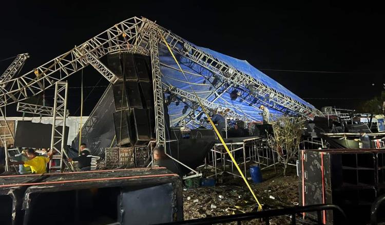 Se desploma escenario durante fiesta navideña en Hidalgo