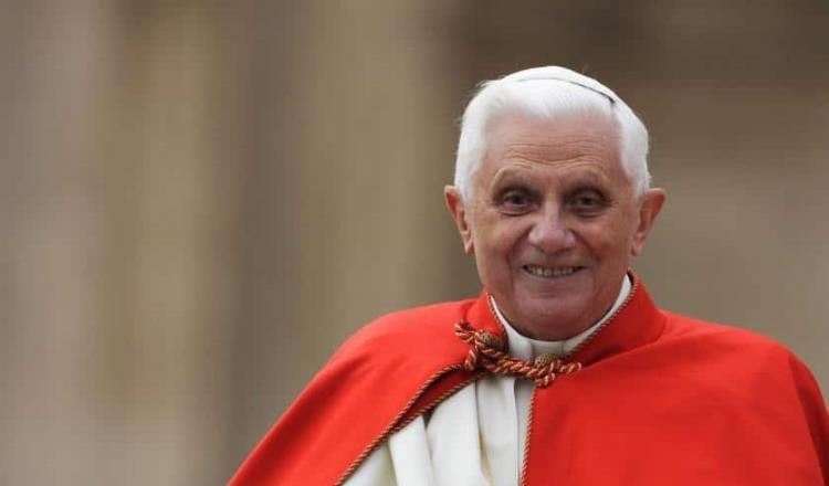 Se suma AMLO a condolencias por muerte de Benedicto XVI