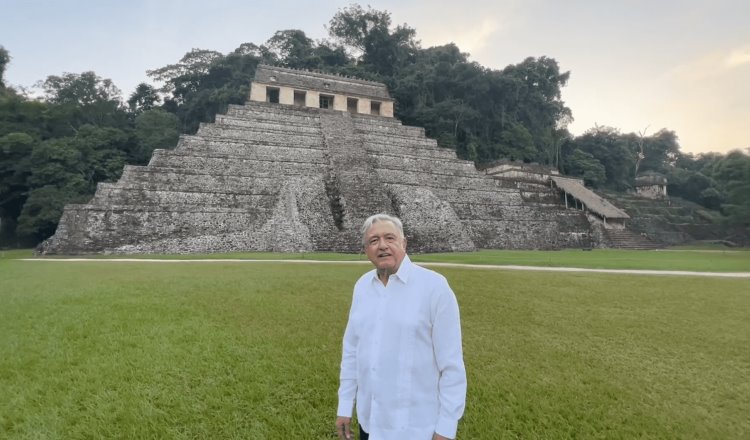 “Va a ser un buen año el 2023”: augura AMLO optimista al pie de pirámide en Palenque