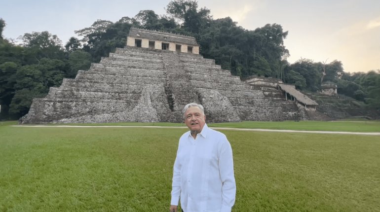 "Va a ser un buen año el 2023": augura AMLO optimista al pie de pirámide en Palenque