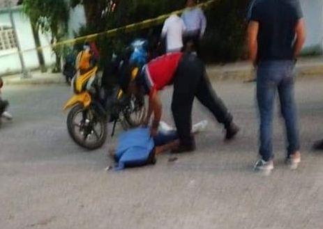 Joven de 15 años muere al caer de motocicleta en Centla