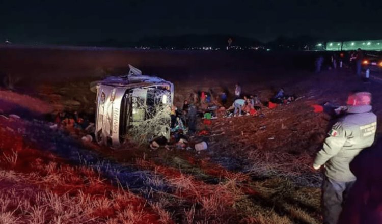 Mueren 8 personas en accidente de autobús en Chihuahua