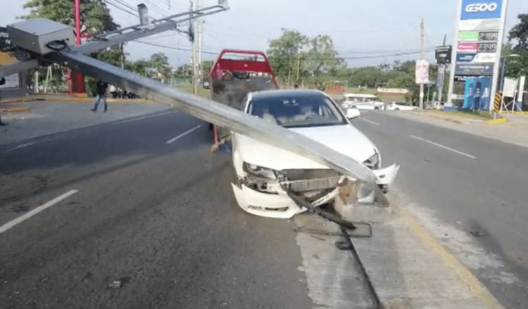 ¡Seguía de fiesta! Alcoholizado choca contra cámaras del C-4 en 16 de Septiembre