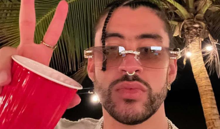 Bad Bunny arrebata y lanza celular de fan que intentó tomarse selfie con él