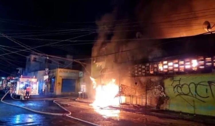 Incendio consume 60% del mercado de Cuautla, Morelos