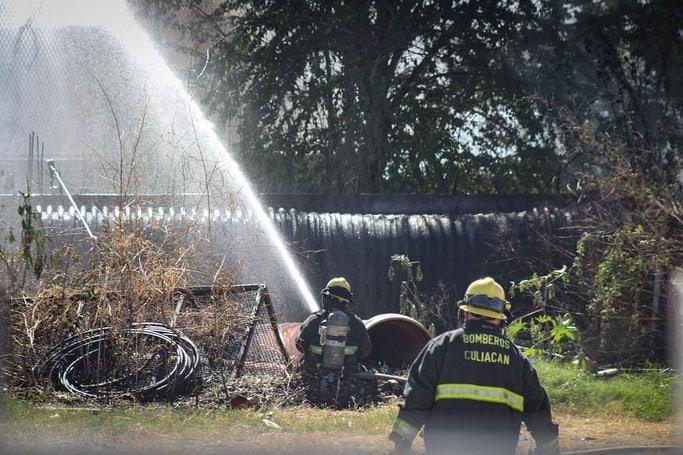 Explota y se incendia tanque de diésel en Sinaloa; reportan un muerto y 2 lesionados