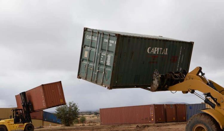 Retira Arizona contenedores usados como muro fronterizo con México