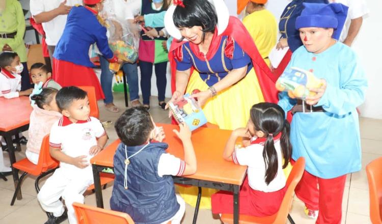 Entrega Ayuntamiento de Paraíso juguetes a niños de preescolar y primaria por Día de Reyes