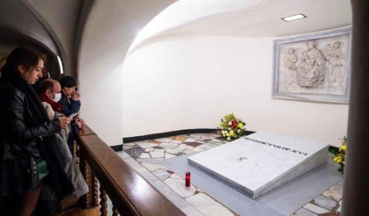 Tumba de Benedicto XVI ya se puede visitar en las Grutas del Vaticano