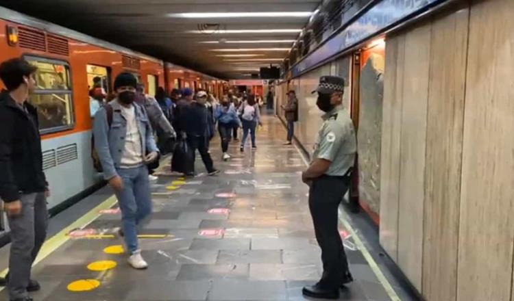[Video] Elementos de la Guardia Nacional llegan, sin armas, al Metro de la CDMX