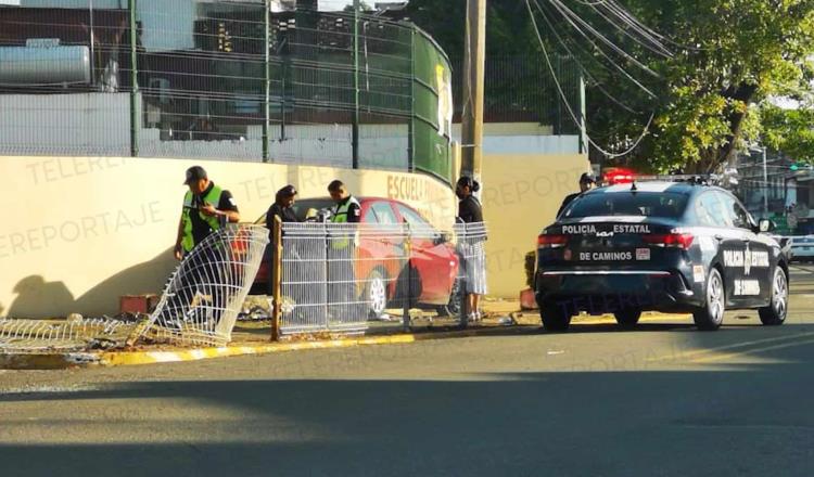 Piden padres de familia al Ayuntamiento de Centro reparar valla que dañó automovilista
