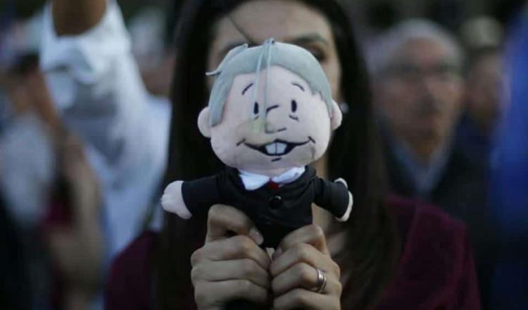 Critica AMLO que TEPJF haya prohibido a los muñequitos ‘AMLITOS’