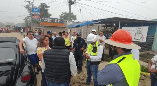 ¡CFE deja sin agua a Gaviotas! Cierran carretera a Torno Largo por protesta