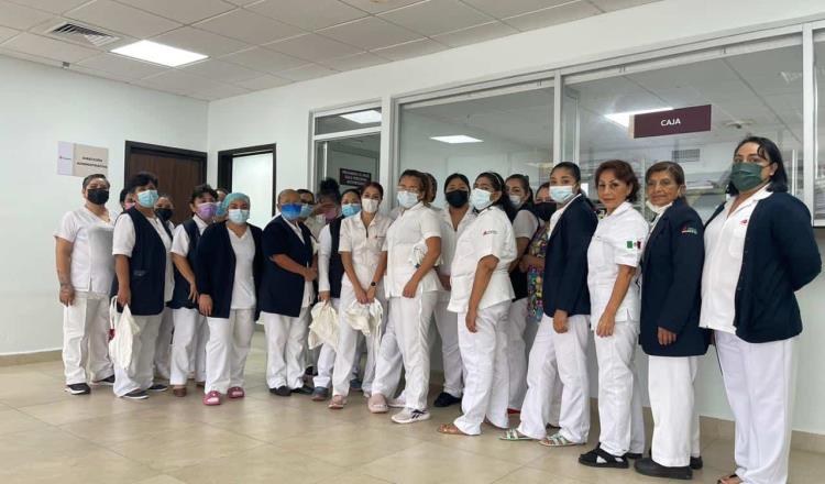 Protestan trabajadoras del Hospital de PEMEX en Villahermosa por falta de uniformes y calzado