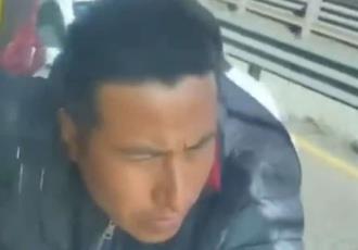 Trailero se lleva colgado a sujeto que intentaba asaltarlo en la autopista Puebla-Orizaba