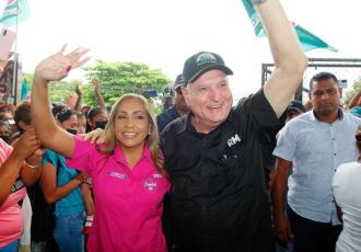 Prohíbe EE.UU. entrada al expresidente panameño Ricardo Martinelli y sus hijos