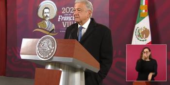 AMLO evita opinar sobre propaganda contra Sheinbaum encontrada en alcaldía de CDMX  