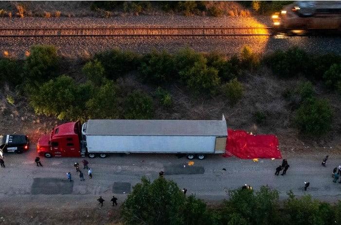 Vinculan a proceso a seis personas por muerte de 53 migrantes hallados en la caja de un tráiler