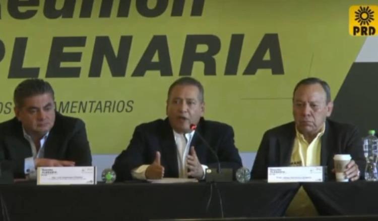 Con un llamado a reglamentar gobiernos de coalición reaparece Beltrones en plenaria del PRD