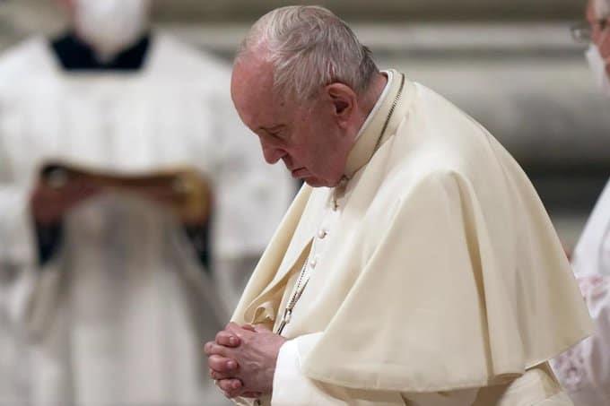 Dedica Papa rezo del Ángelus a víctimas de naufragio en el mediterráneo