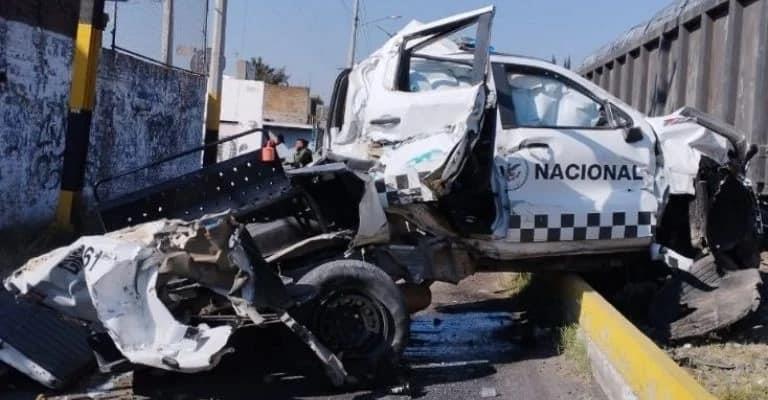 Tren impacta patrulla de la GN en Guanajuato; mueren 2 elementos
