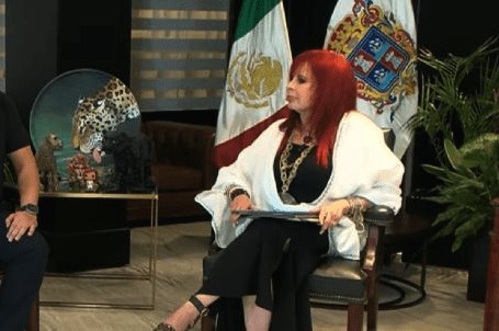 Dedica Layda Sansores canción a Sandra Cuevas en el “Martes del Jaguar”