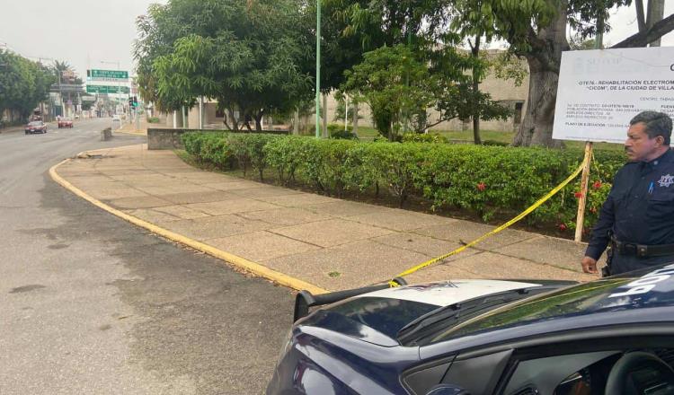 Estalla línea subterránea de CFE frente a biblioteca Pino Suárez y afecta primer cuadro de Villahermosa