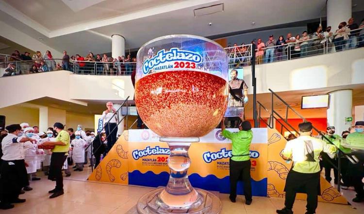 Mazatlán obtiene Récord Guinness por el cóctel de camarón más grande del mundo