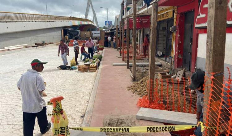 Ambulantes se adelantan a inauguración y se instalan en zona de socavón en Ruiz Cortines