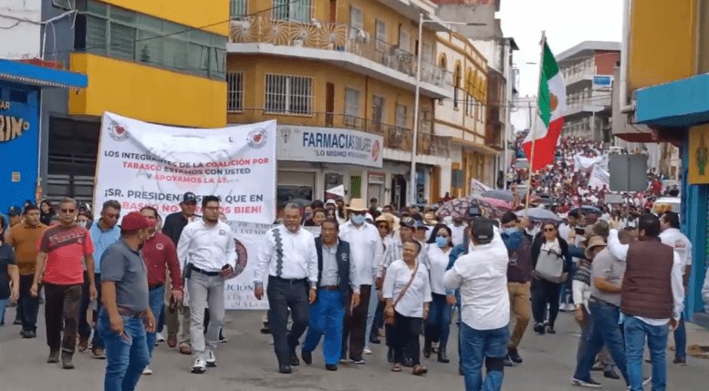 Burócratas toman calles para denunciar carencias en el ISSET y exigir diálogo con el gobierno