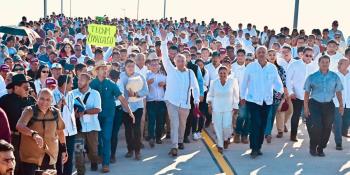 Puente de Quintín Arauz quita carácter de extranjeros a sus pobladores: Adán Augusto