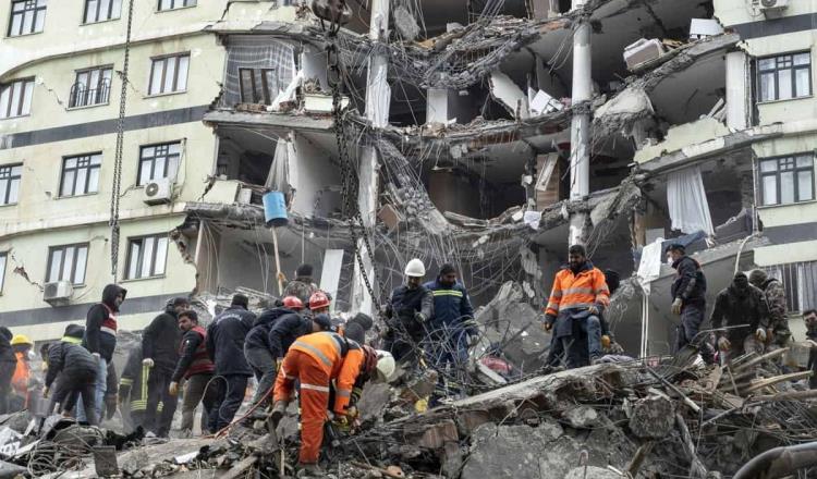 Presidente de Turquía pide perdón por lentitud en ayuda tras sismos tres semanas después