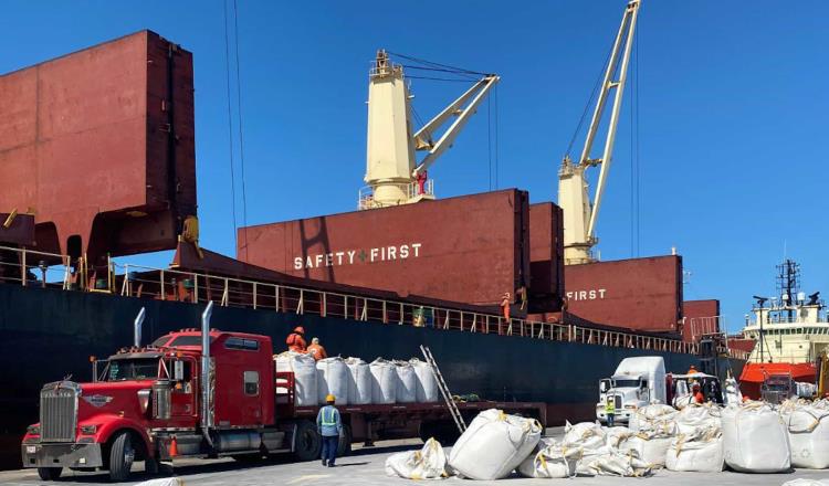 Parte buque cargado con 15 mil toneladas de azúcar de Dos Bocas a EE. UU.