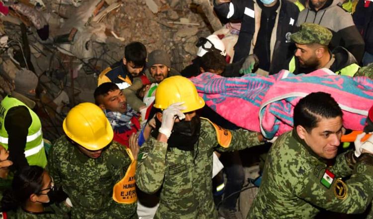 Brigadistas mexicanos han rescatado a 3 personas con vida y recuperado 11 cuerpos: Sedena