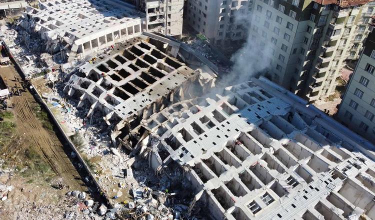Detienen a 12 personas por derrumbe de edificios tras sismo en Turquía