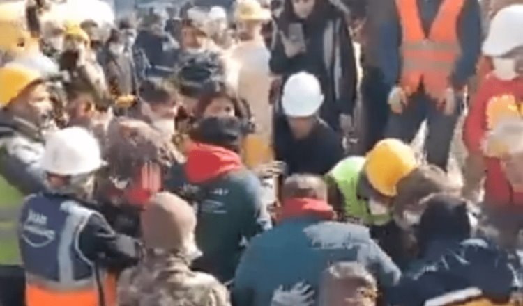 Rescata equipo de Semar en Turquía a niña de 8 años con vida