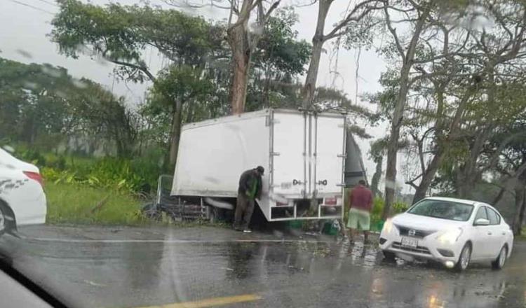 Lluvias dejan 2 accidentes en Centla; solo hubo daños materiales