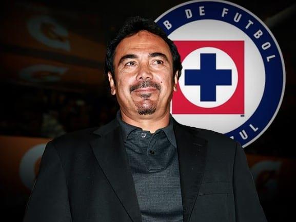 Hugo Sánchez está cerca de convertirse en técnico del Cruz Azul