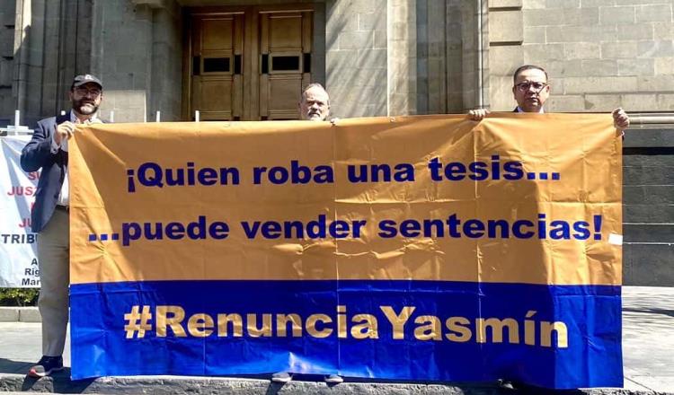 Senadores del Grupo Plural exigen renuncia de Yasmín Esquivel a las afueras de la SCJN