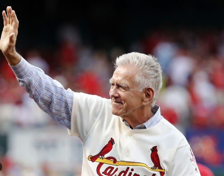 El ganador de dos series mundiales, Tim McCarver, falleció este jueves a los 81 años