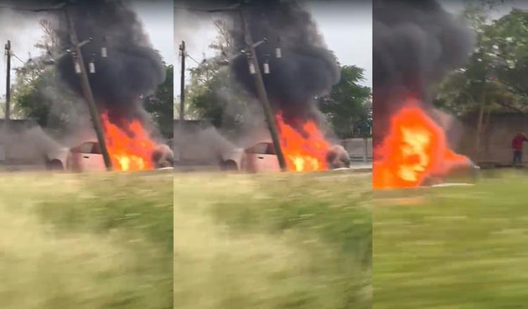 Se incendia camioneta tras chocar en la Villahermosa-Cárdenas